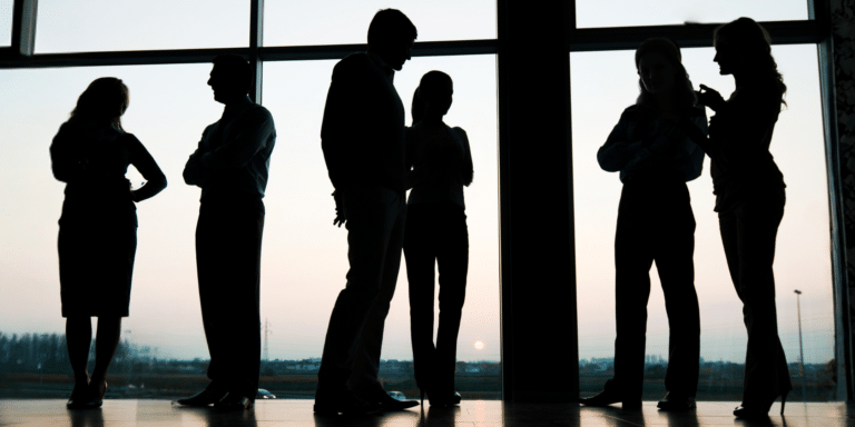 Silhouette von 6 Personen